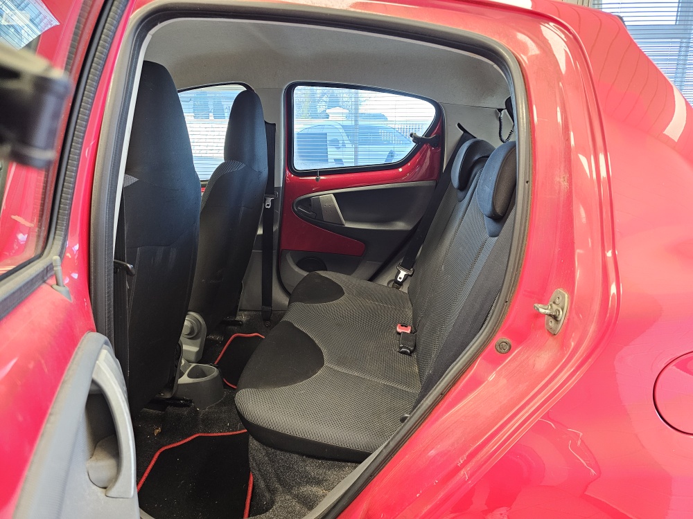 Toyota Aygo  bei Hoffmann Automobile in Wolfsburg kaufen und sofort mitnehmen - Bild 4