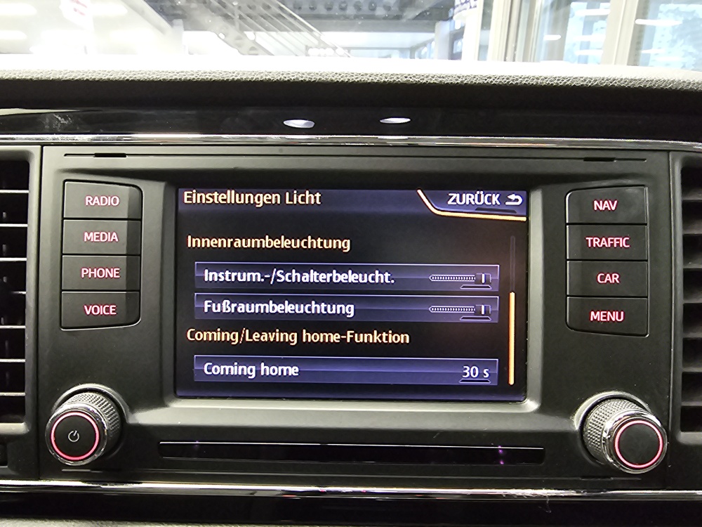 Seat Leon Sportstourer  ST  bei Hoffmann Automobile in Wolfsburg kaufen und sofort mitnehmen - Bild 11