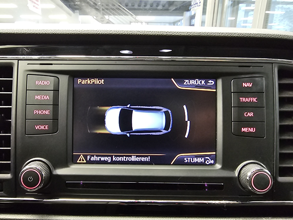 Seat Leon Sportstourer  ST  bei Hoffmann Automobile in Wolfsburg kaufen und sofort mitnehmen - Bild 14