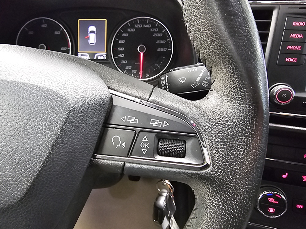 Seat Leon Sportstourer  ST  bei Hoffmann Automobile in Wolfsburg kaufen und sofort mitnehmen - Bild 16