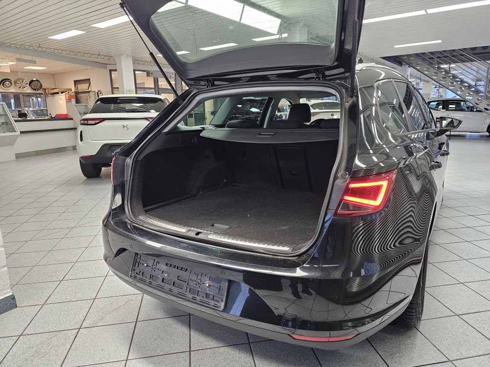 Seat Leon Sportstourer  ST  bei Hoffmann Automobile in Wolfsburg kaufen und sofort mitnehmen - Bild 2
