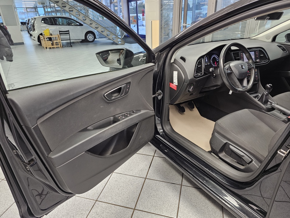 Seat Leon Sportstourer  ST  bei Hoffmann Automobile in Wolfsburg kaufen und sofort mitnehmen - Bild 22