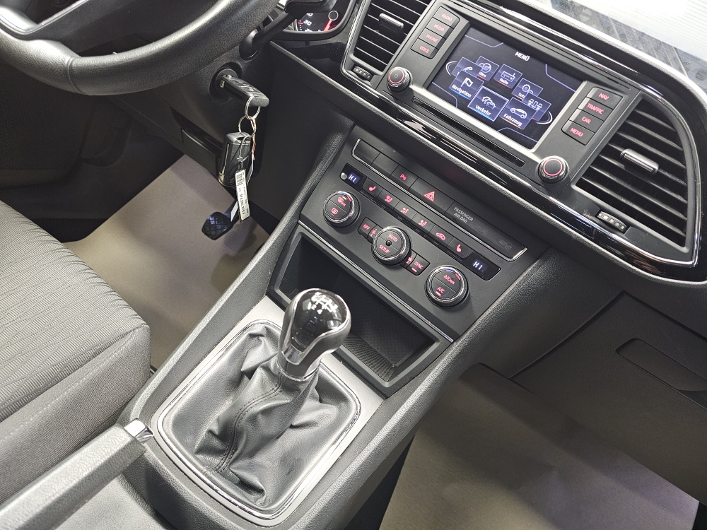 Seat Leon Sportstourer  ST  bei Hoffmann Automobile in Wolfsburg kaufen und sofort mitnehmen - Bild 8