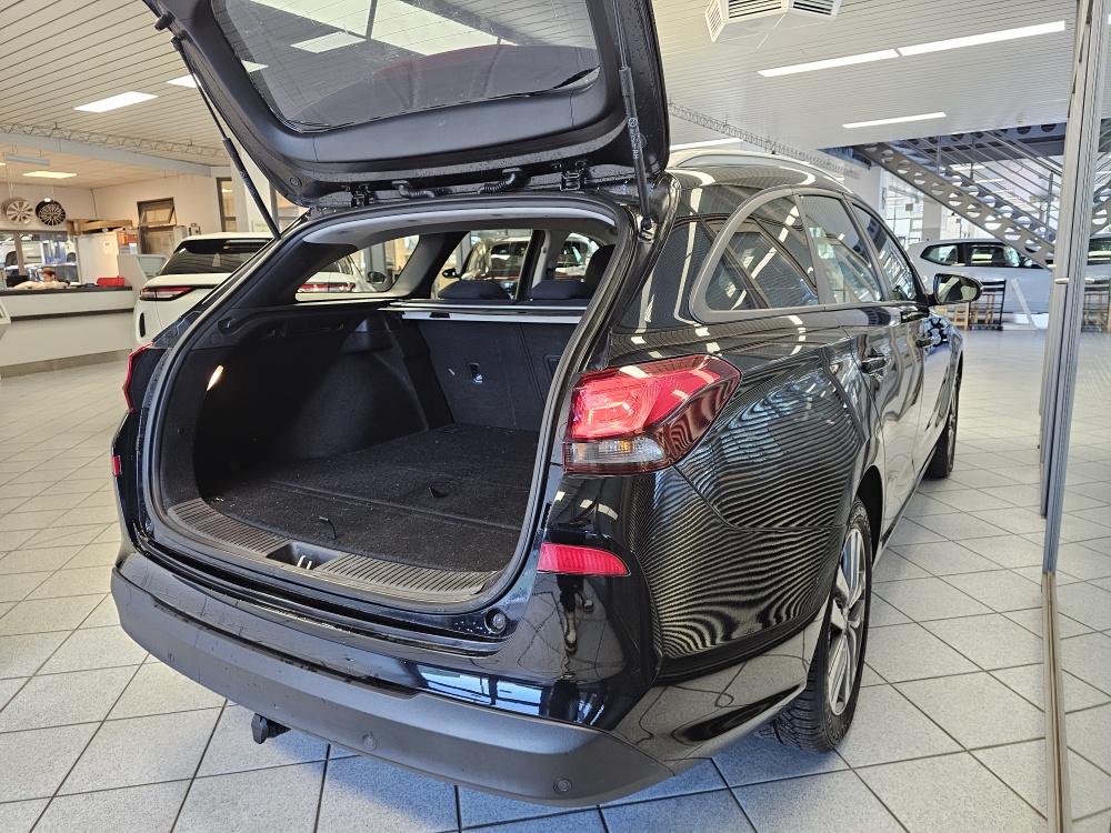 Hyundai i30 Kombi  bei Hoffmann Automobile in Wolfsburg kaufen und sofort mitnehmen - Bild 2
