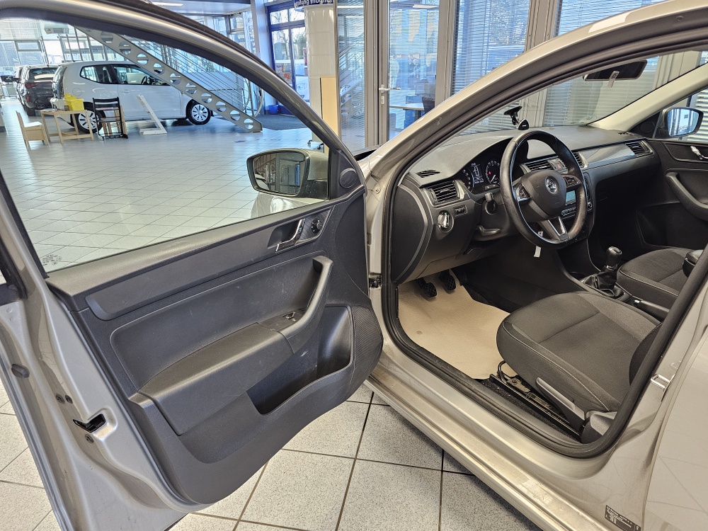 Skoda Rapid Spaceback  bei Hoffmann Automobile in Wolfsburg kaufen und sofort mitnehmen - Bild 16