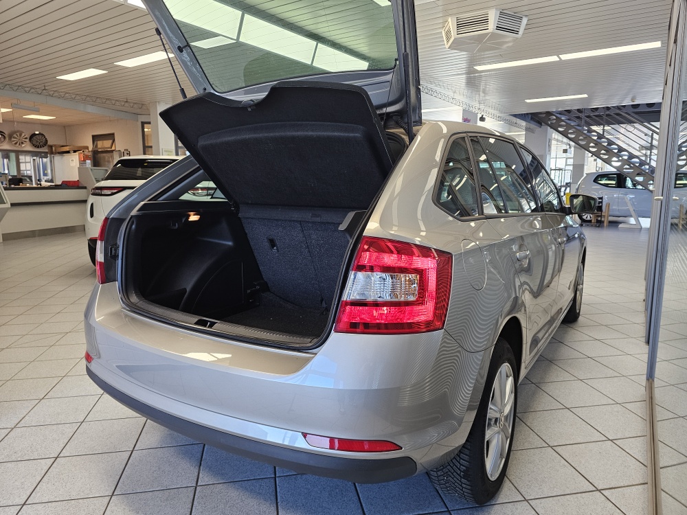 Skoda Rapid Spaceback  bei Hoffmann Automobile in Wolfsburg kaufen und sofort mitnehmen - Bild 2