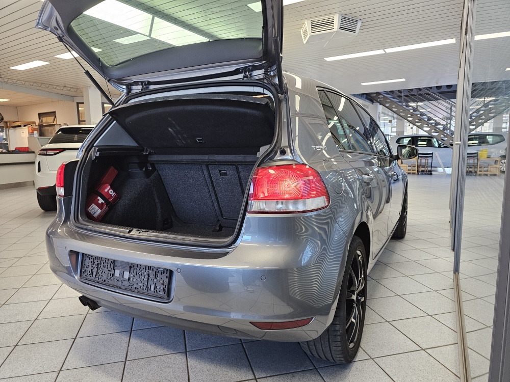 VW Golf  bei Hoffmann Automobile in Wolfsburg kaufen und sofort mitnehmen - Bild 2