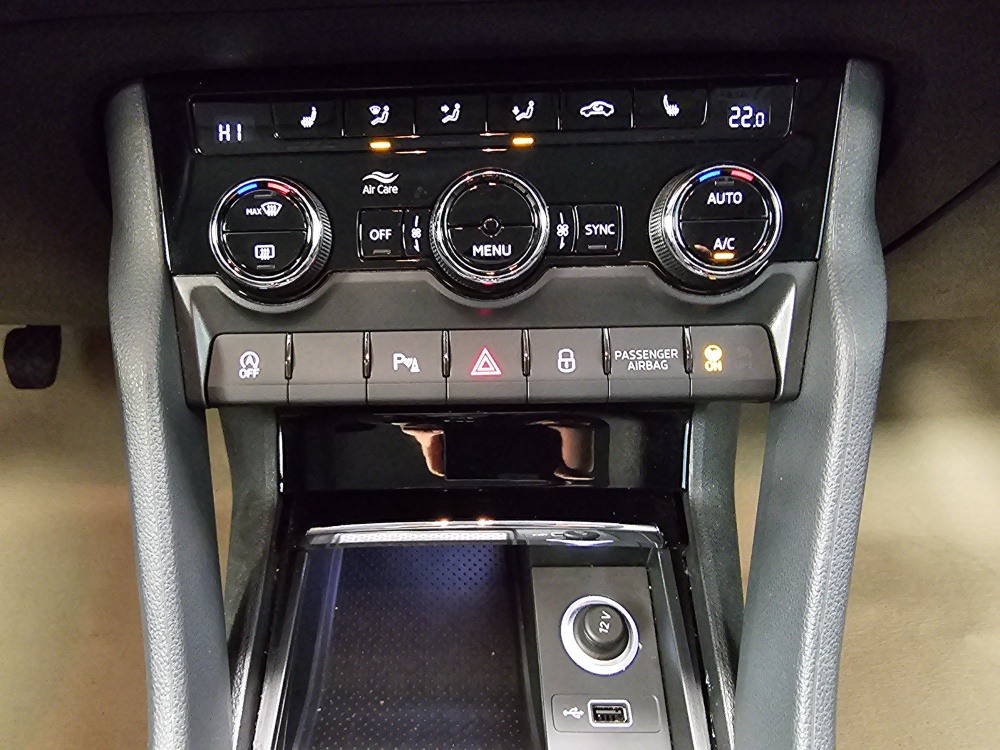 Skoda Karoq  bei Hoffmann Automobile in Wolfsburg kaufen und sofort mitnehmen - Bild 9