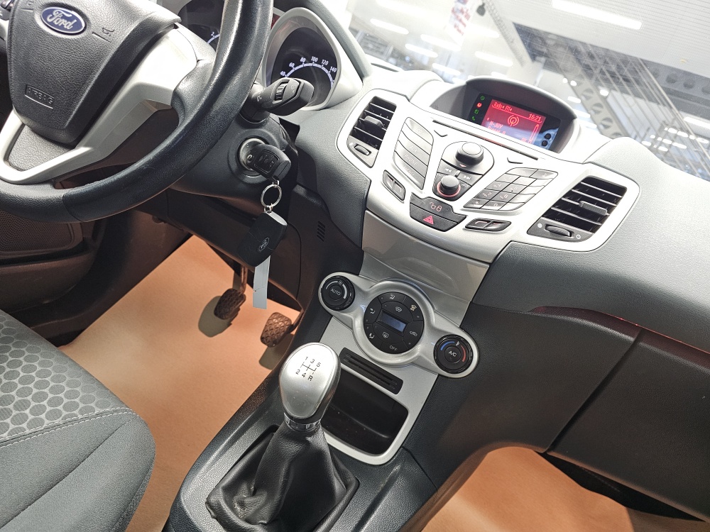 Ford Fiesta  bei Hoffmann Automobile in Wolfsburg kaufen und sofort mitnehmen - Bild 5