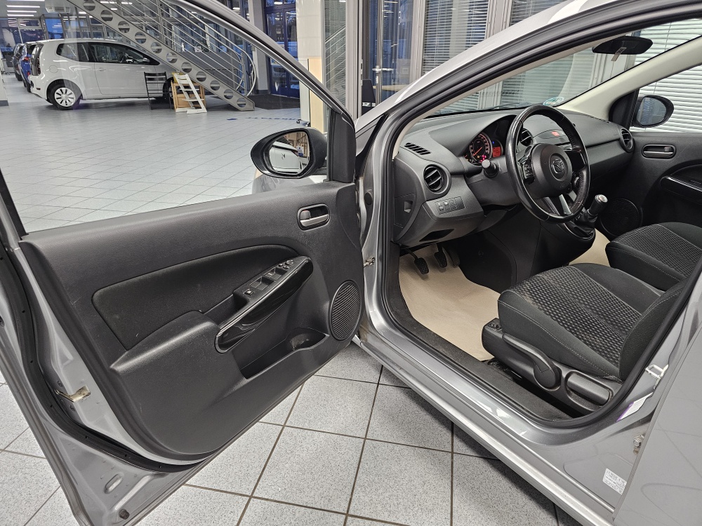Mazda 2  bei Hoffmann Automobile in Wolfsburg kaufen und sofort mitnehmen - Bild 17