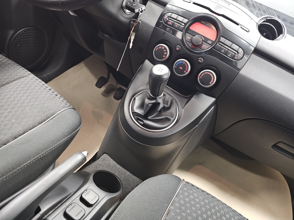 Mazda 2  bei Hoffmann Automobile in Wolfsburg kaufen und sofort mitnehmen - Bild 9