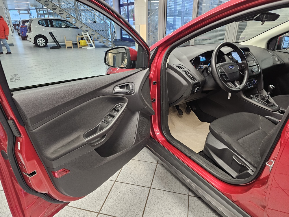 Ford Focus Turnier  bei Hoffmann Automobile in Wolfsburg kaufen und sofort mitnehmen - Bild 18