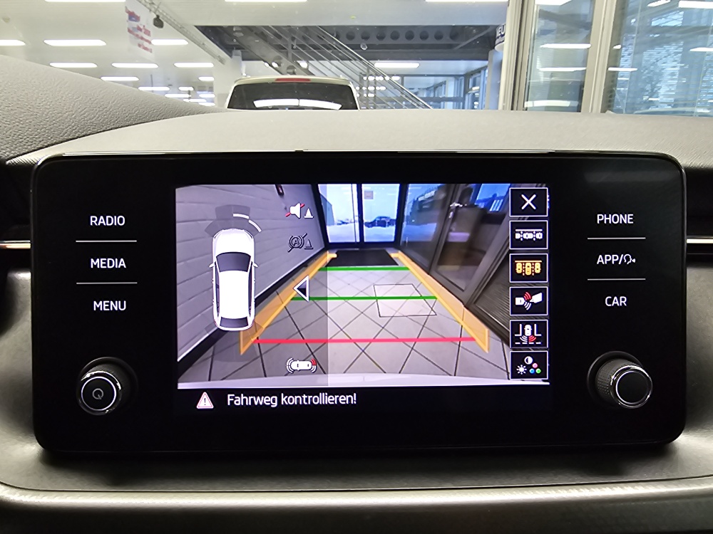 Skoda Scala  bei Hoffmann Automobile in Wolfsburg kaufen und sofort mitnehmen - Bild 15