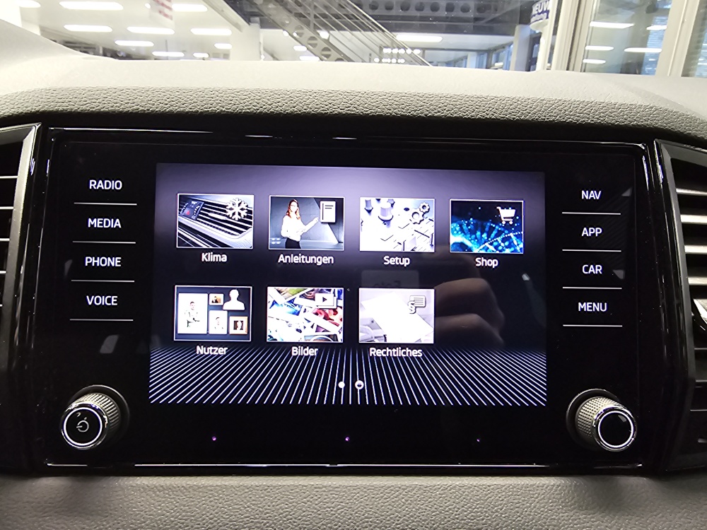 Skoda Karoq  bei Hoffmann Automobile in Wolfsburg kaufen und sofort mitnehmen - Bild 11