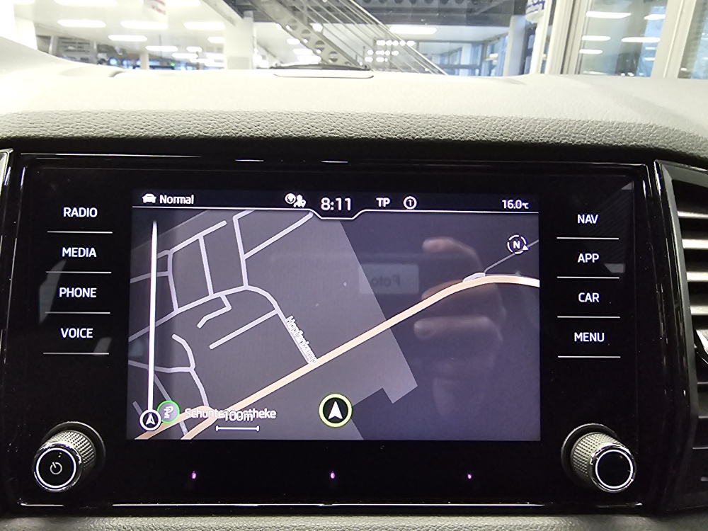 Skoda Karoq  bei Hoffmann Automobile in Wolfsburg kaufen und sofort mitnehmen - Bild 13