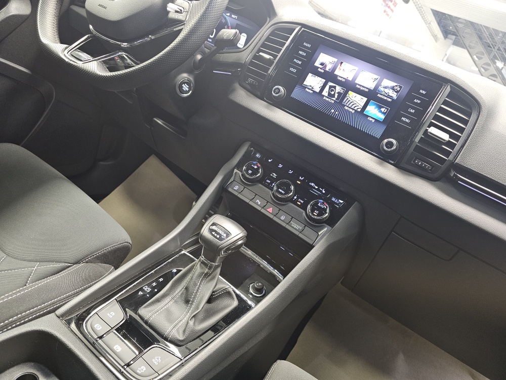 Skoda Karoq  bei Hoffmann Automobile in Wolfsburg kaufen und sofort mitnehmen - Bild 8