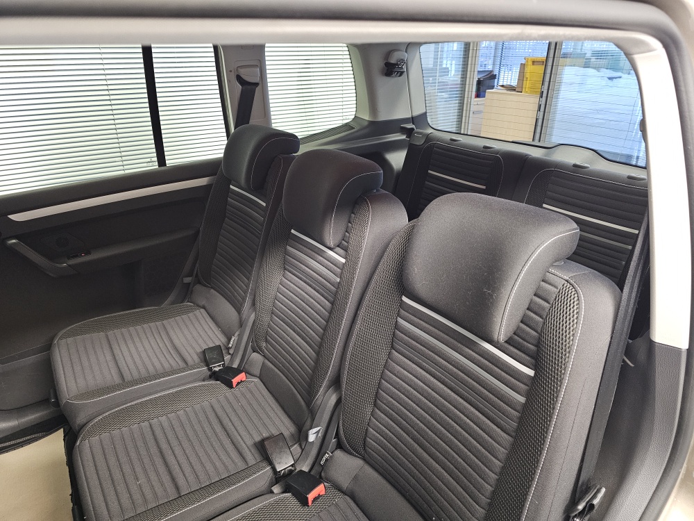 VW Touran  bei Hoffmann Automobile in Wolfsburg kaufen und sofort mitnehmen - Bild 4