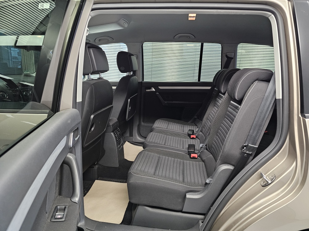 VW Touran  bei Hoffmann Automobile in Wolfsburg kaufen und sofort mitnehmen - Bild 5