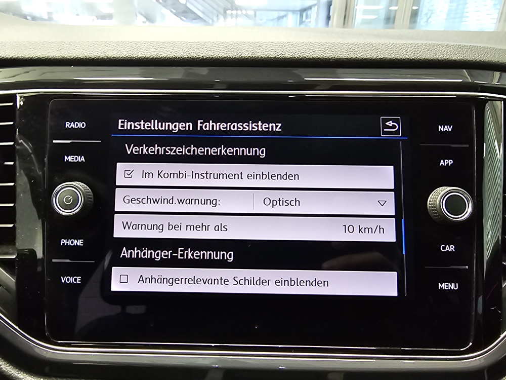 VW T-Roc  bei Hoffmann Automobile in Wolfsburg kaufen und sofort mitnehmen - Bild 18