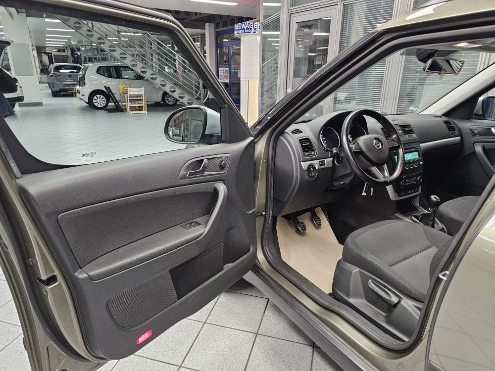 Skoda Yeti  bei Hoffmann Automobile in Wolfsburg kaufen und sofort mitnehmen - Bild 14
