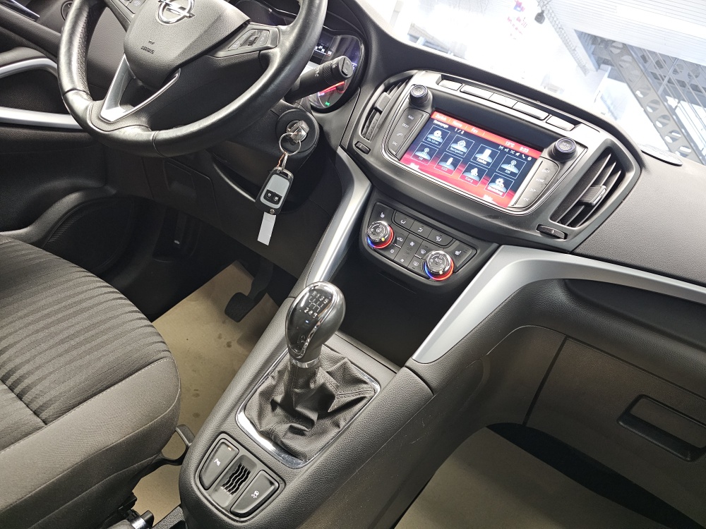 Opel Zafira Tourer  bei Hoffmann Automobile in Wolfsburg kaufen und sofort mitnehmen - Bild 7