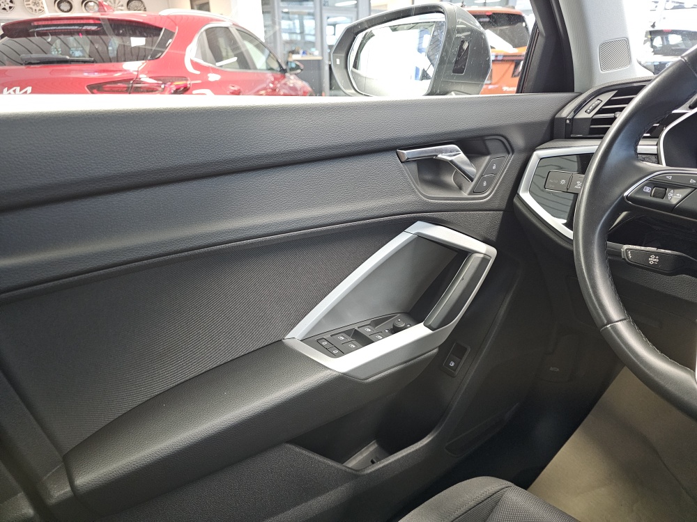 Audi Q3 bei Hoffmann Automobile in Wolfsburg kaufen und sofort mitnehmen - Bild 23