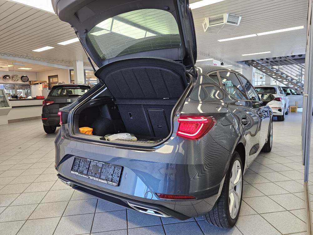 Seat Leon bei Hoffmann Automobile in Wolfsburg kaufen und sofort mitnehmen - Bild 2