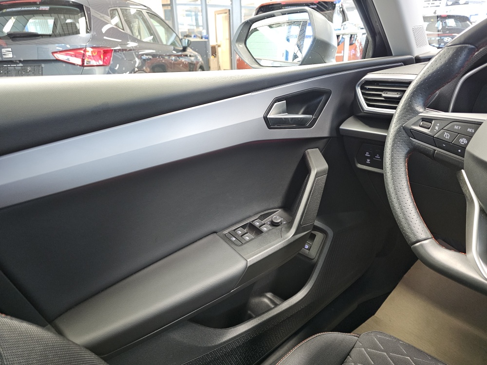 Seat Leon bei Hoffmann Automobile in Wolfsburg kaufen und sofort mitnehmen - Bild 22