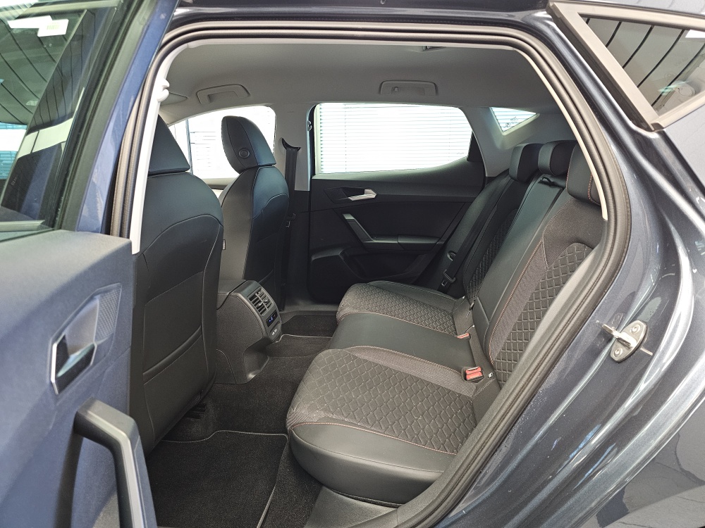 Seat Leon bei Hoffmann Automobile in Wolfsburg kaufen und sofort mitnehmen - Bild 5