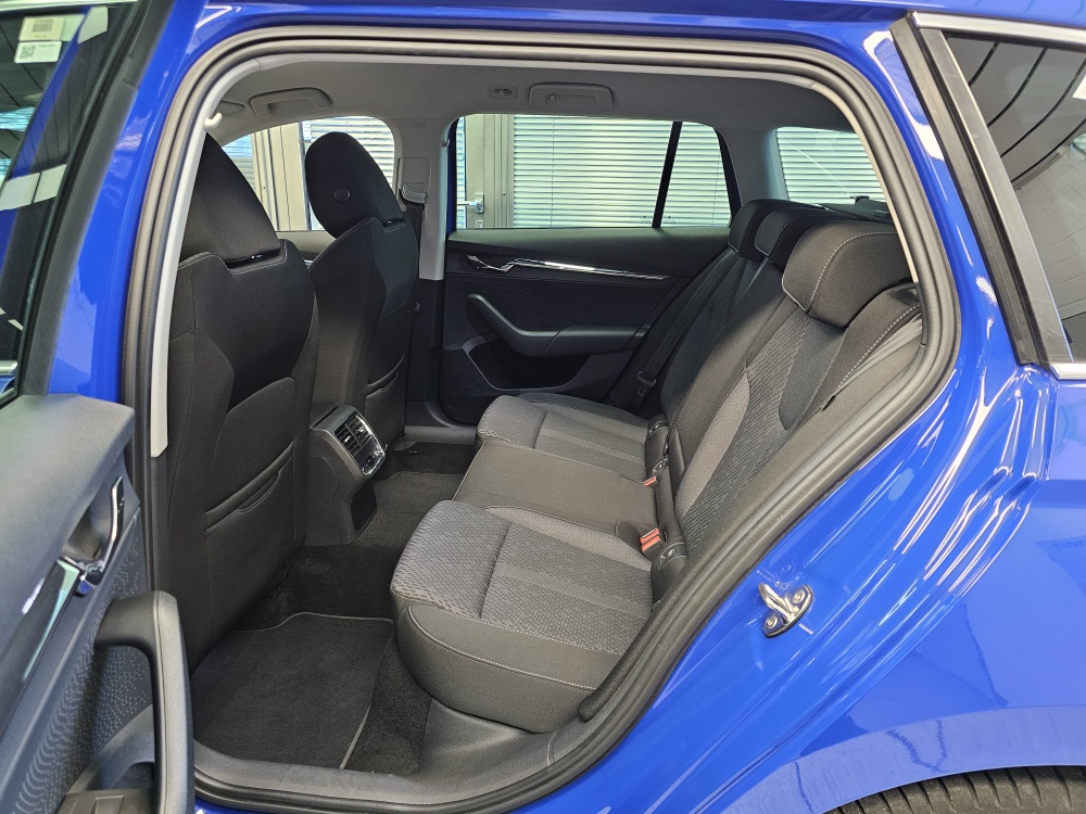 Skoda Octavia Combi  bei Hoffmann Automobile in Wolfsburg kaufen und sofort mitnehmen - Bild 4