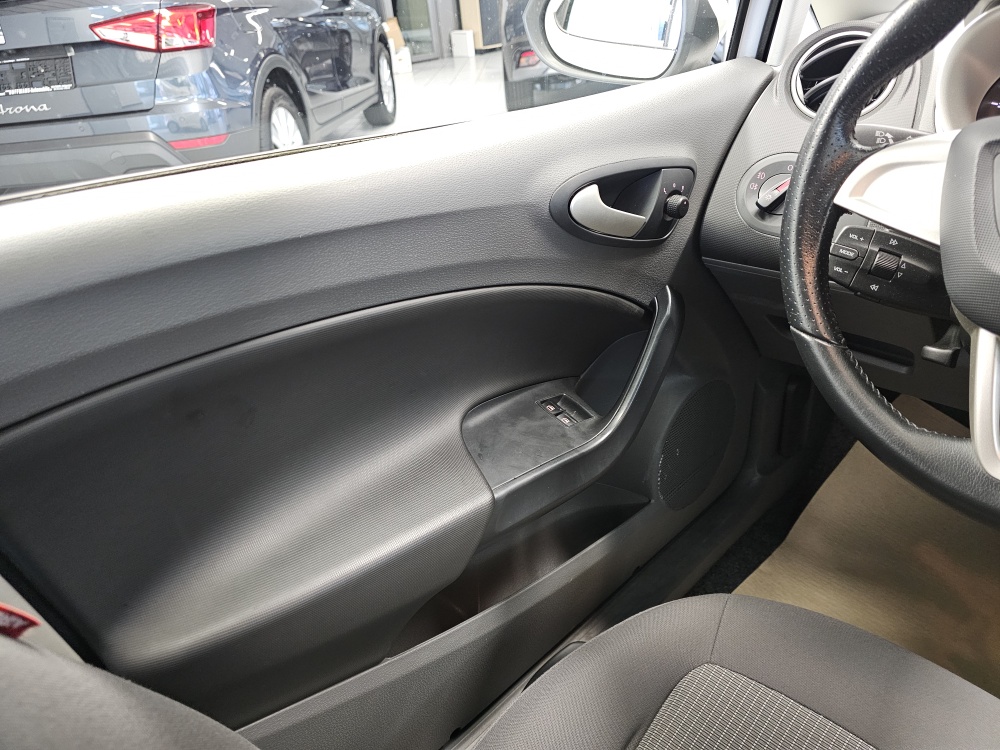 Seat Ibiza bei Hoffmann Automobile in Wolfsburg kaufen und sofort mitnehmen - Bild 9
