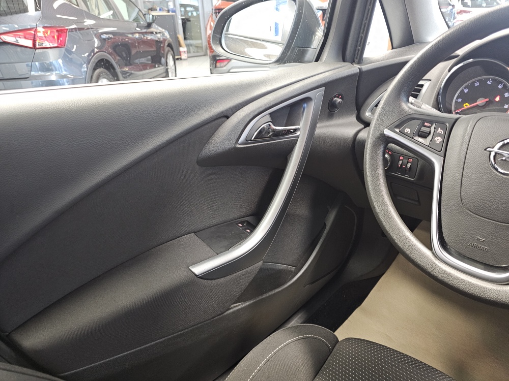 Opel Astra  bei Hoffmann Automobile in Wolfsburg kaufen und sofort mitnehmen - Bild 14