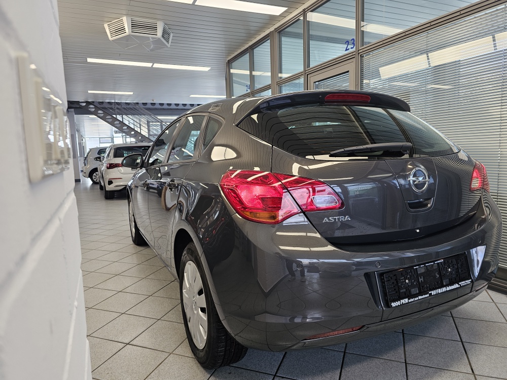 Opel Astra  bei Hoffmann Automobile in Wolfsburg kaufen und sofort mitnehmen - Bild 3