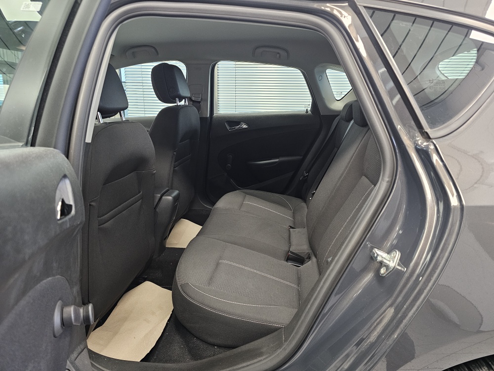 Opel Astra  bei Hoffmann Automobile in Wolfsburg kaufen und sofort mitnehmen - Bild 6