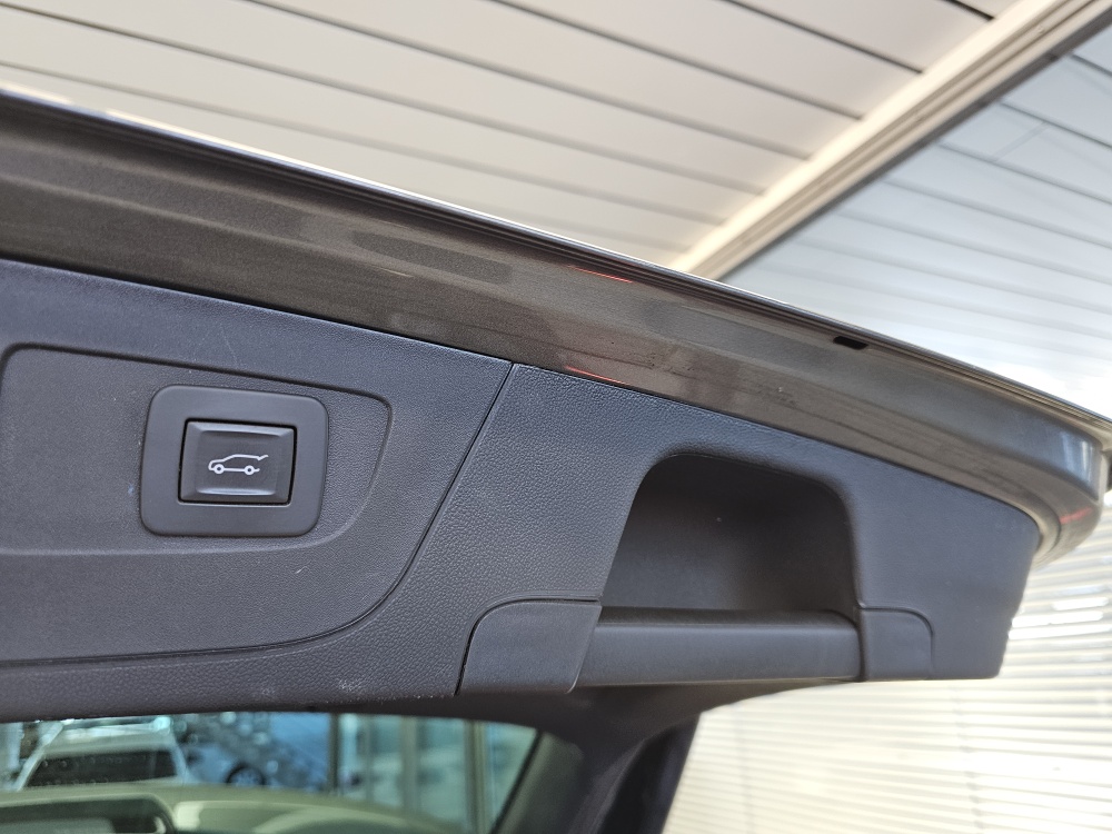 Opel Insignia Sportstourer  bei Hoffmann Automobile in Wolfsburg kaufen und sofort mitnehmen - Bild 3