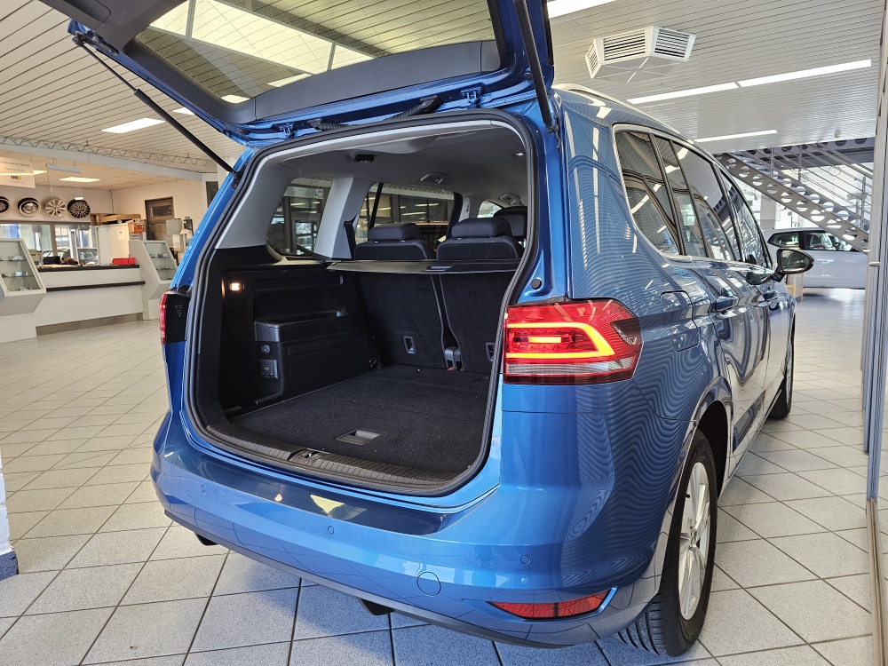 VW Touran  bei Hoffmann Automobile in Wolfsburg kaufen und sofort mitnehmen - Bild 2