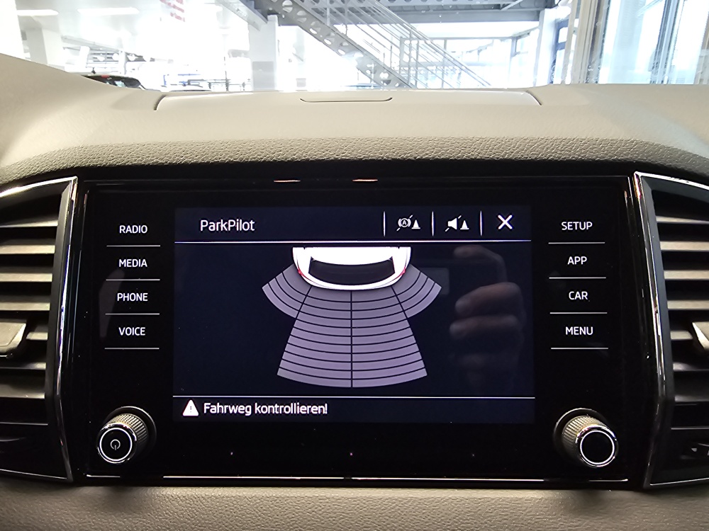 Skoda Karoq  bei Hoffmann Automobile in Wolfsburg kaufen und sofort mitnehmen - Bild 13