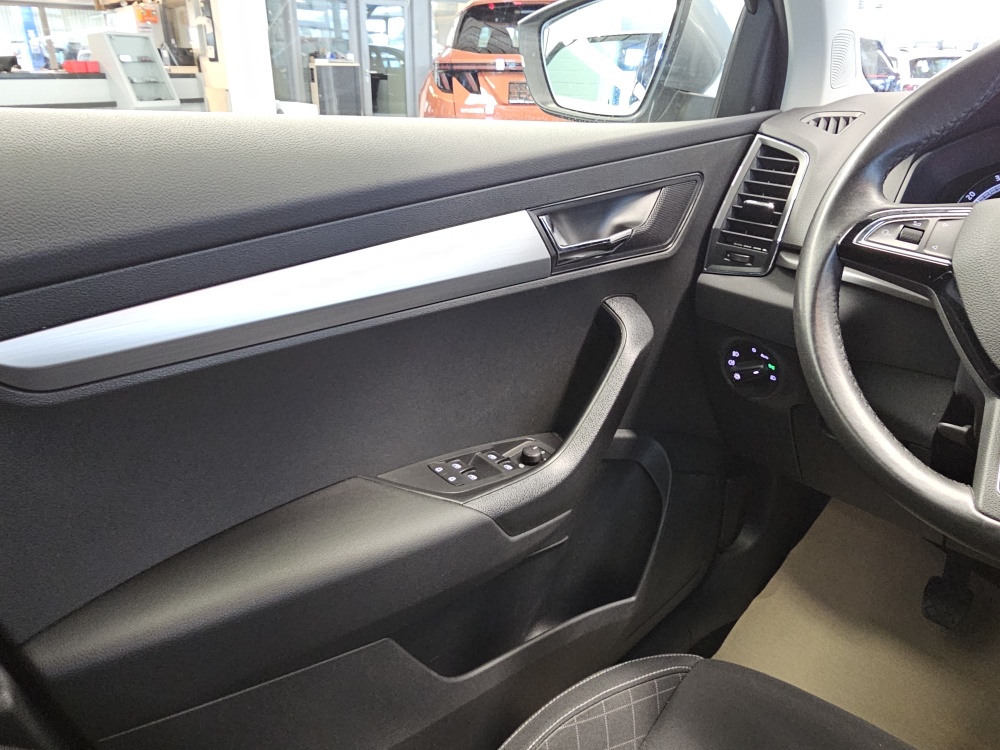 Skoda Karoq  bei Hoffmann Automobile in Wolfsburg kaufen und sofort mitnehmen - Bild 16