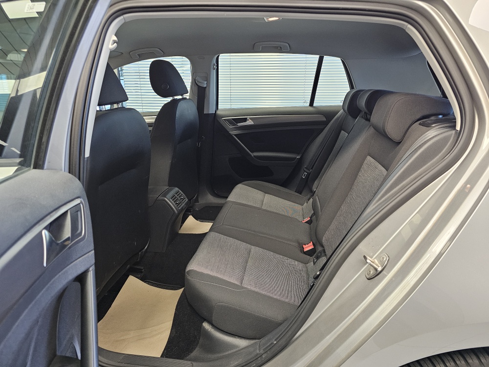 VW Golf  bei Hoffmann Automobile in Wolfsburg kaufen und sofort mitnehmen - Bild 4