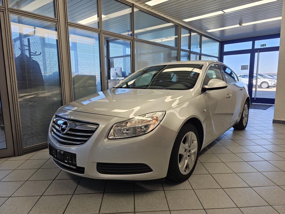 Opel Insignia Edition für nur 2.400,- € bei Hoffmann Automobile in Wolfsburg kaufen und sofort mitnehmen
