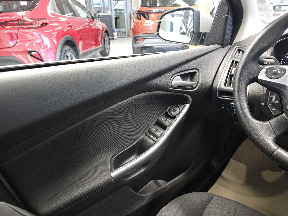 Ford Focus bei Hoffmann Automobile in Wolfsburg kaufen und sofort mitnehmen - Bild 15