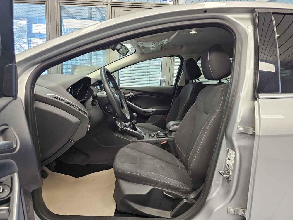 Ford Focus bei Hoffmann Automobile in Wolfsburg kaufen und sofort mitnehmen - Bild 18