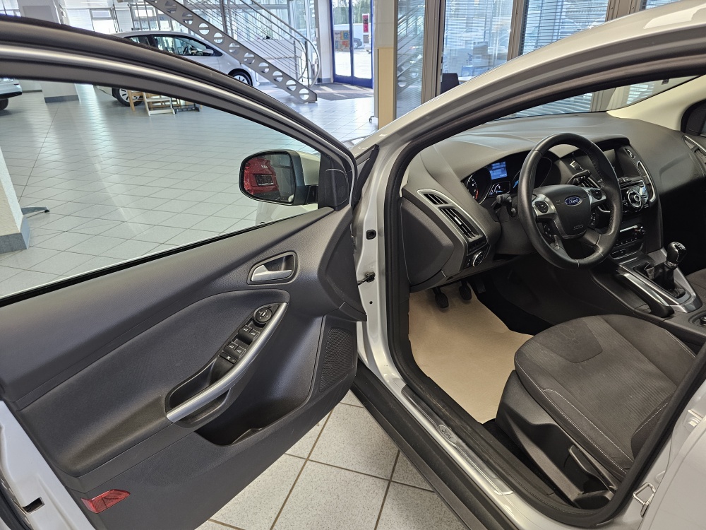 Ford Focus bei Hoffmann Automobile in Wolfsburg kaufen und sofort mitnehmen - Bild 19