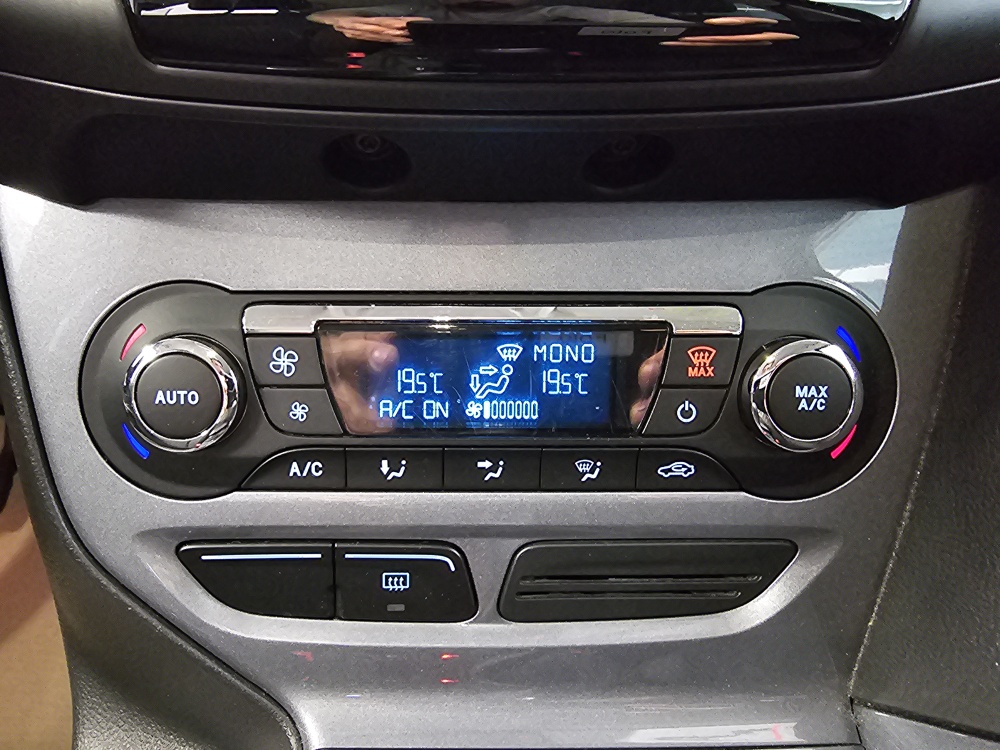 Ford Focus bei Hoffmann Automobile in Wolfsburg kaufen und sofort mitnehmen - Bild 9