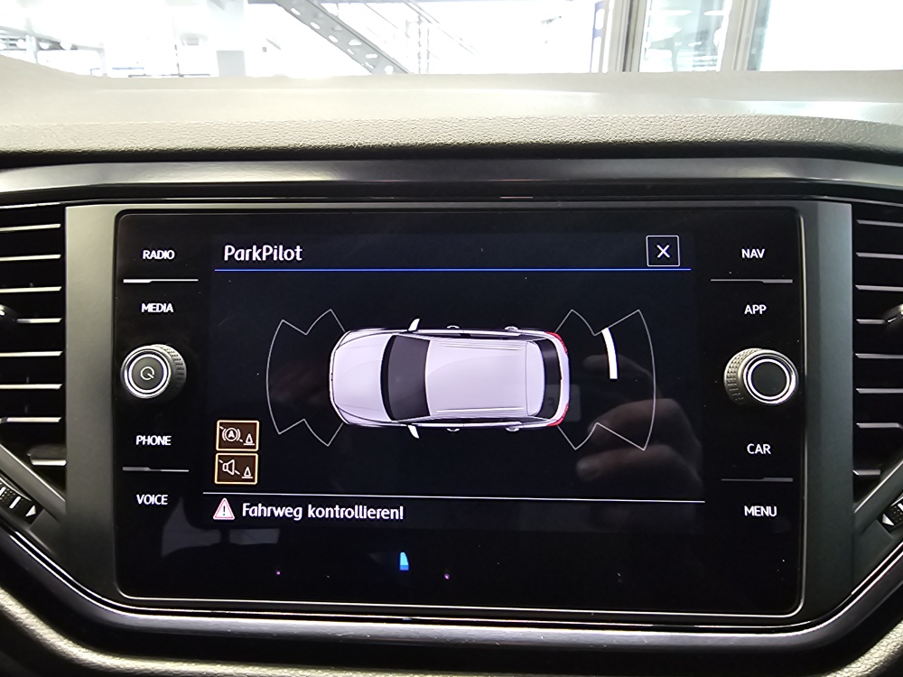 VW T-Roc bei Hoffmann Automobile in Wolfsburg kaufen und sofort mitnehmen - Bild 16