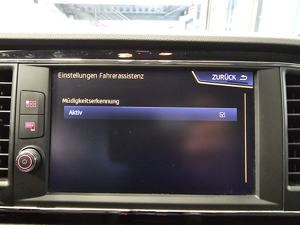 Seat Leon Sportstourer ST bei Hoffmann Automobile in Wolfsburg kaufen und sofort mitnehmen - Bild 14