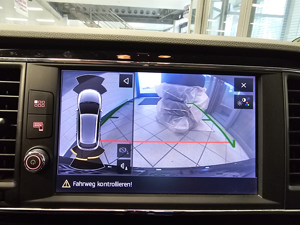 Seat Leon Sportstourer ST bei Hoffmann Automobile in Wolfsburg kaufen und sofort mitnehmen - Bild 16