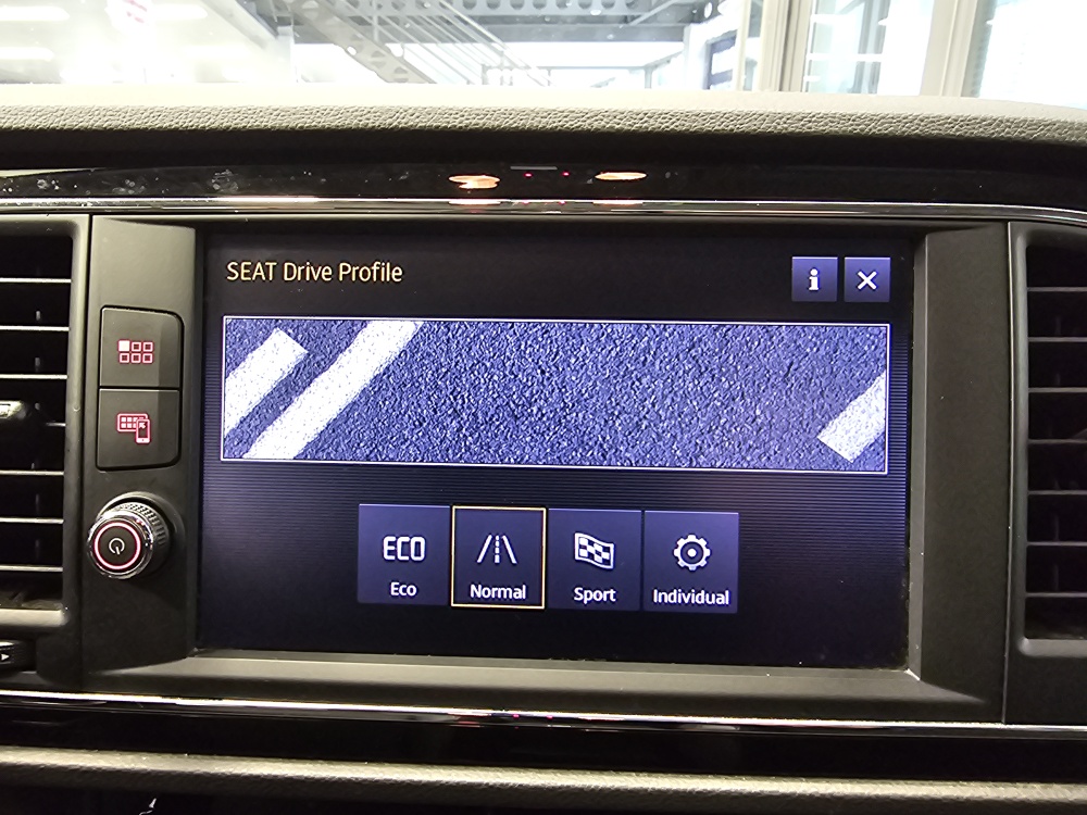 Seat Leon Sportstourer ST bei Hoffmann Automobile in Wolfsburg kaufen und sofort mitnehmen - Bild 17