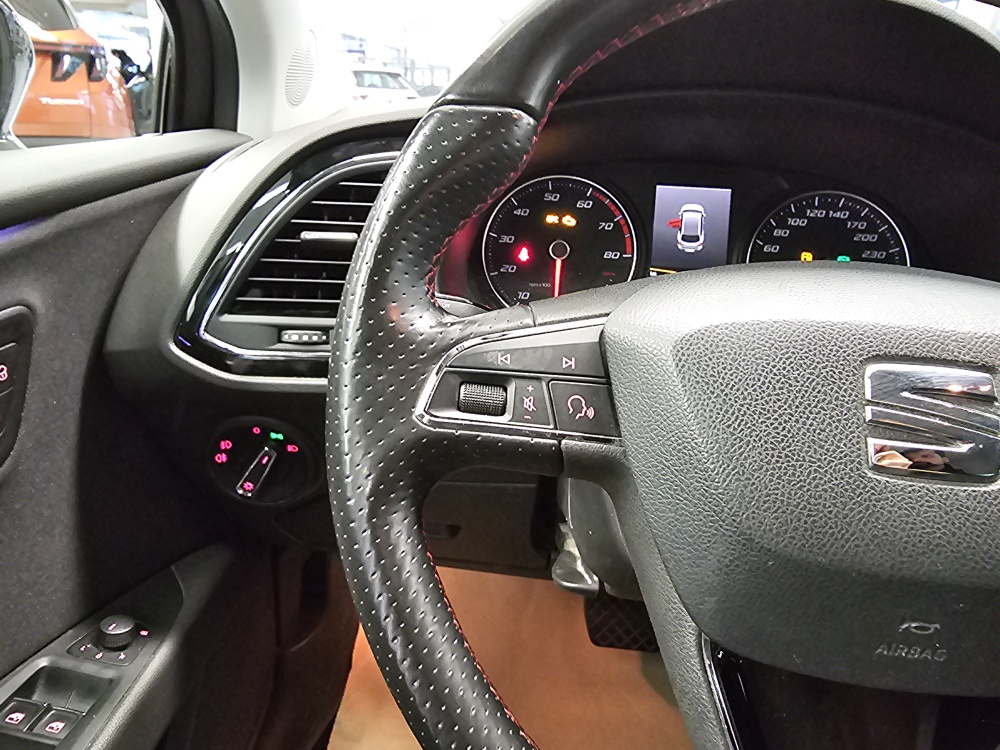 Seat Leon Sportstourer ST bei Hoffmann Automobile in Wolfsburg kaufen und sofort mitnehmen - Bild 19