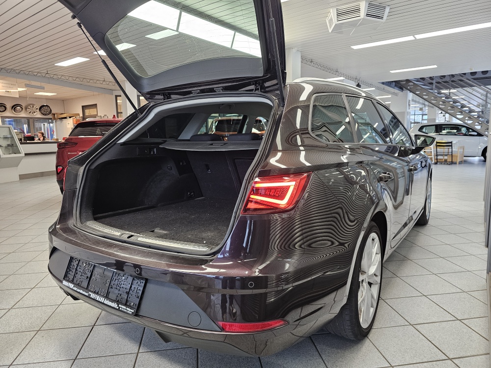 Seat Leon Sportstourer ST bei Hoffmann Automobile in Wolfsburg kaufen und sofort mitnehmen - Bild 2